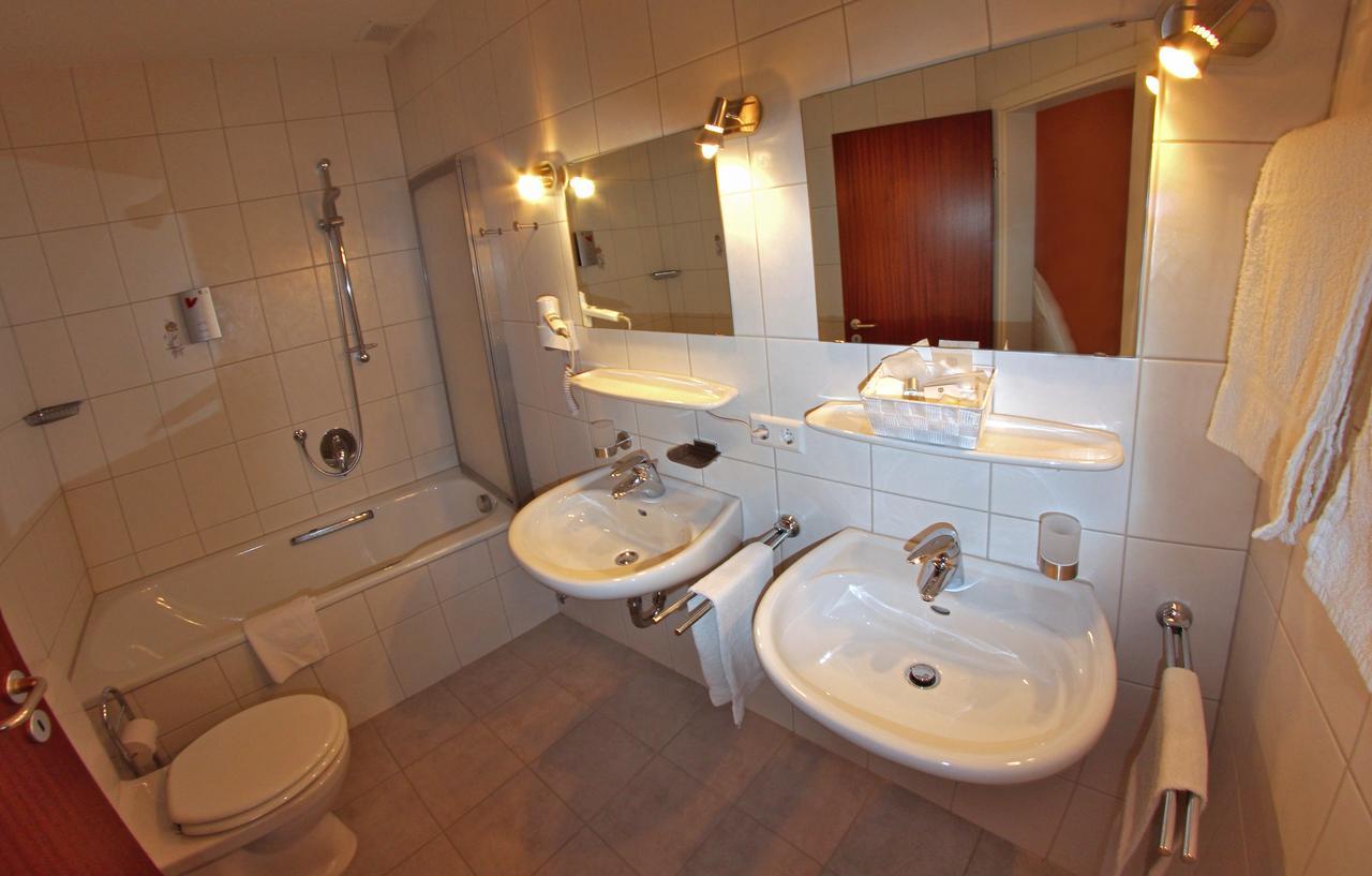 Gesundheitshotel Roessle บาดวัวร์ซัค ภายนอก รูปภาพ